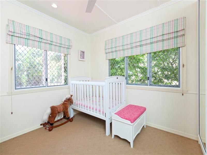 43 Banoon Drive, Wynnum QLD 4178