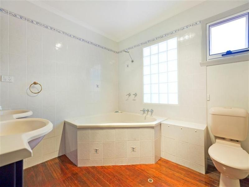 43 Banoon Drive, Wynnum QLD 4178