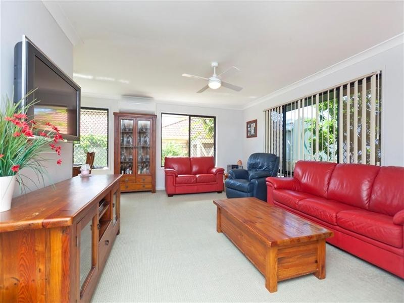 7 Manor Crescent, Wakerley QLD 4154