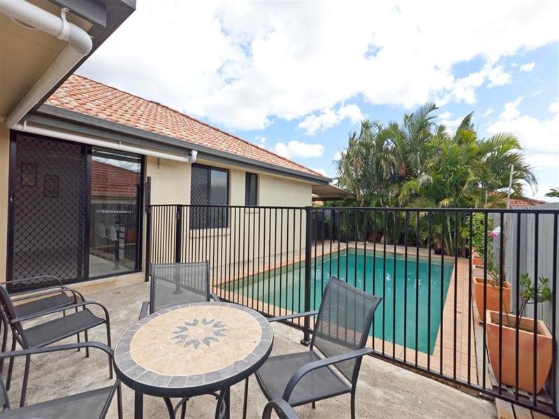 7 Manor Crescent, Wakerley QLD 4154