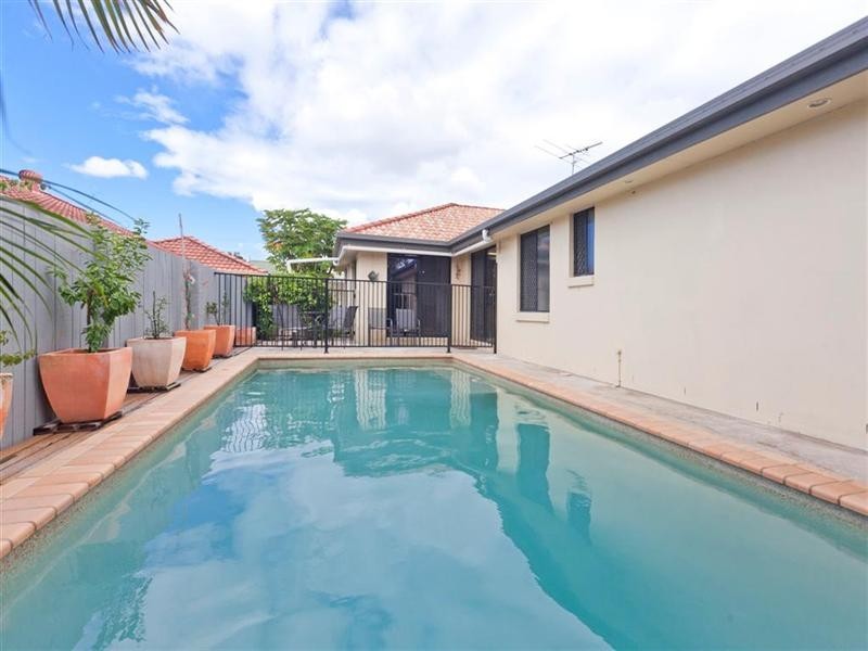 7 Manor Crescent, Wakerley QLD 4154