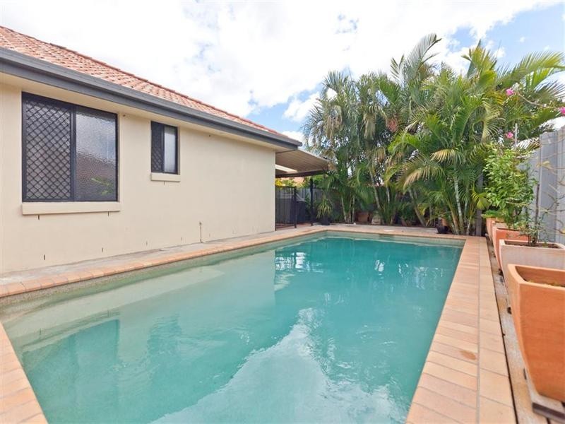 7 Manor Crescent, Wakerley QLD 4154