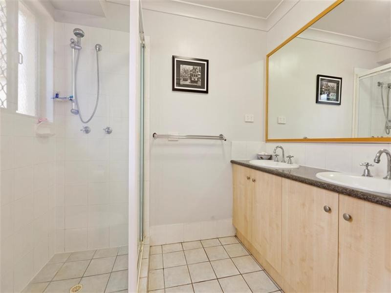 7 Manor Crescent, Wakerley QLD 4154