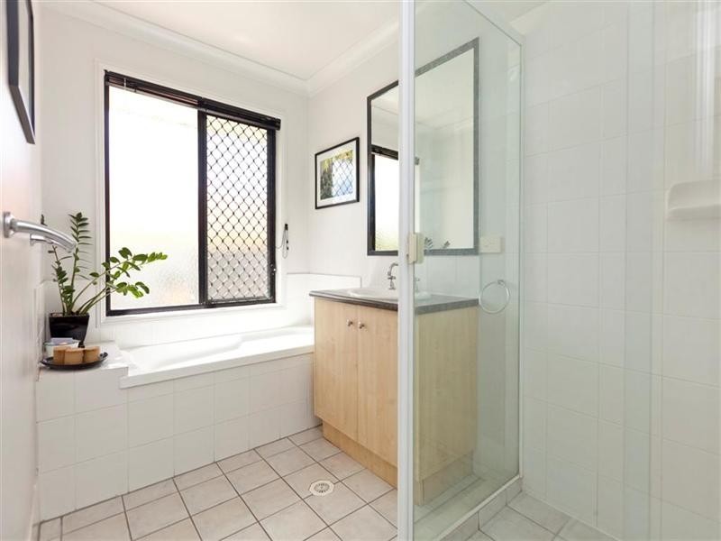 7 Manor Crescent, Wakerley QLD 4154