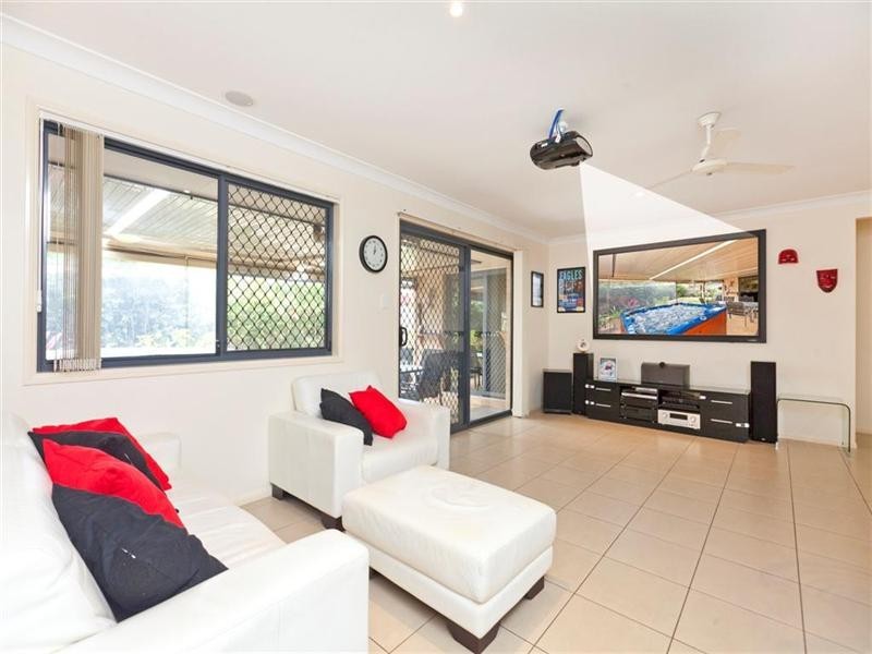 14 Scampi Place, Redland Bay QLD 4165