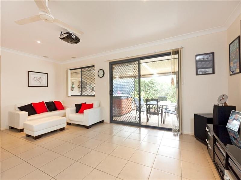 14 Scampi Place, Redland Bay QLD 4165