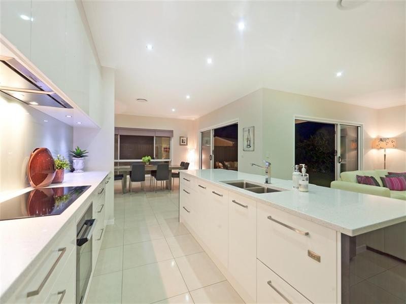 2 Evelyn Court, Wellington Point QLD 4160