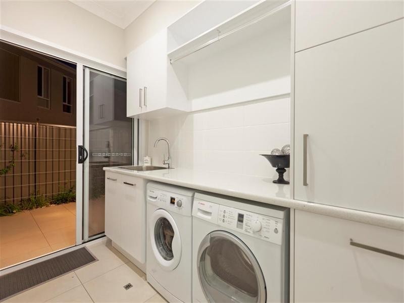 2 Evelyn Court, Wellington Point QLD 4160