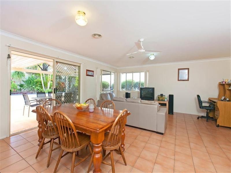 11 Parkgrove Street, Birkdale QLD 4159
