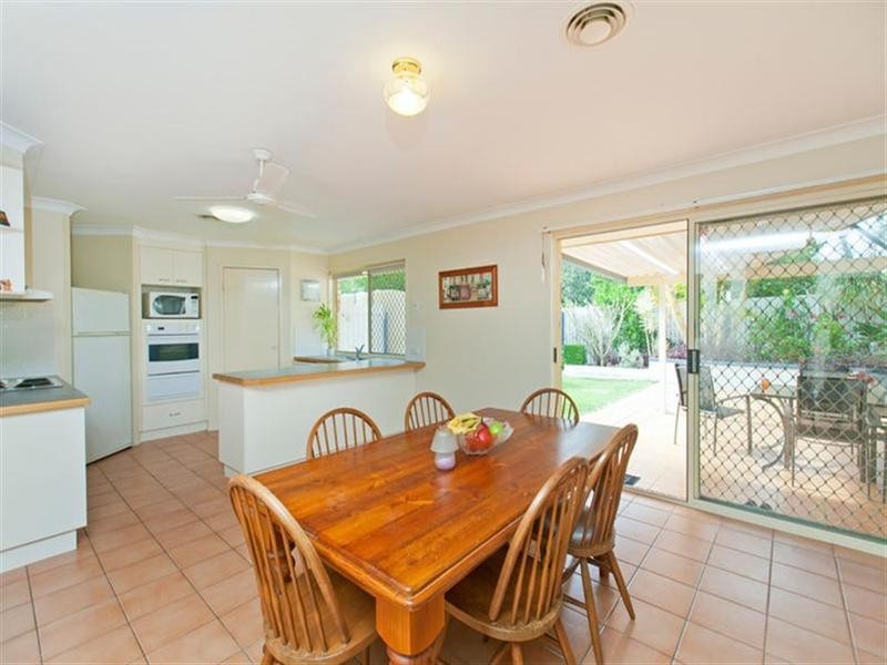 11 Parkgrove Street, Birkdale QLD 4159