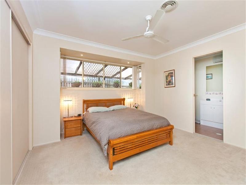 11 Parkgrove Street, Birkdale QLD 4159