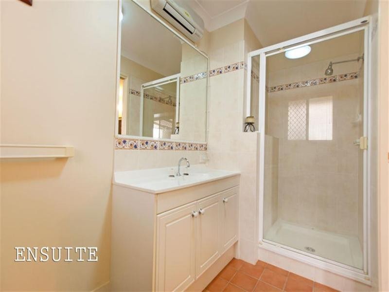 11 Parkgrove Street, Birkdale QLD 4159