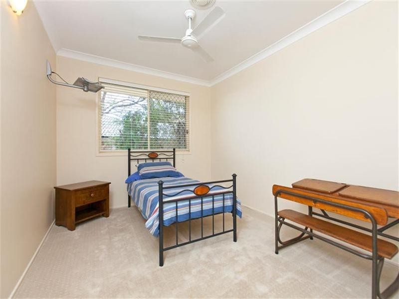 11 Parkgrove Street, Birkdale QLD 4159