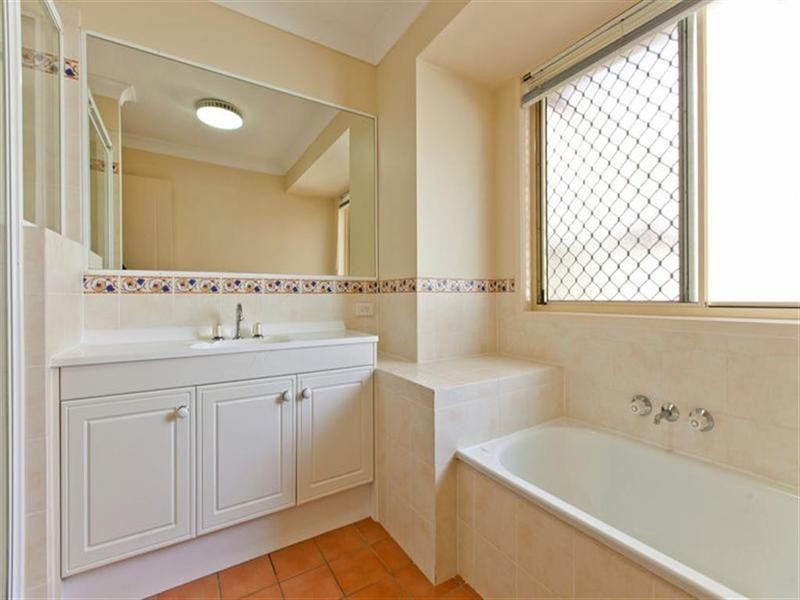 11 Parkgrove Street, Birkdale QLD 4159