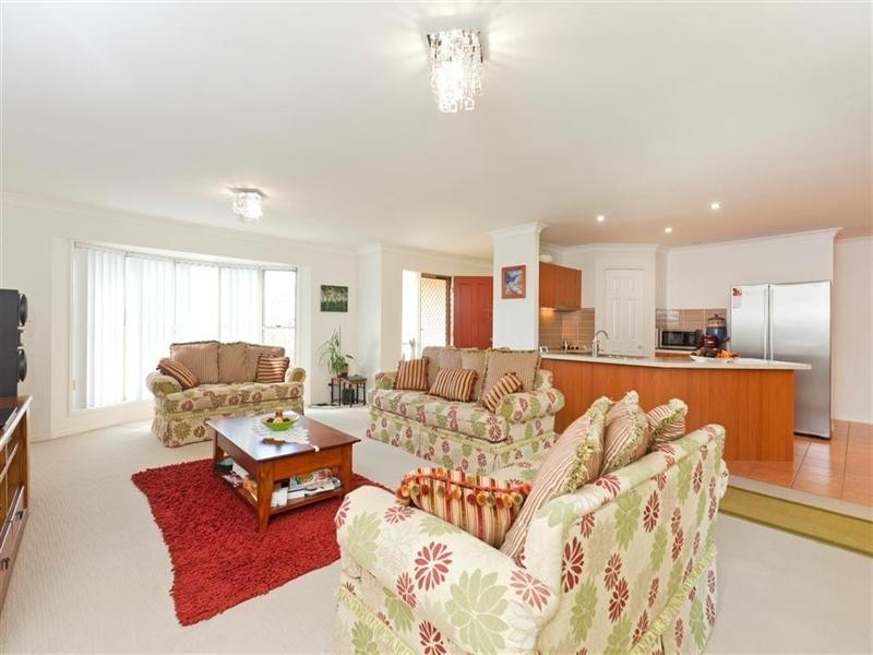 15 Manor Crescent, Wakerley QLD 4154