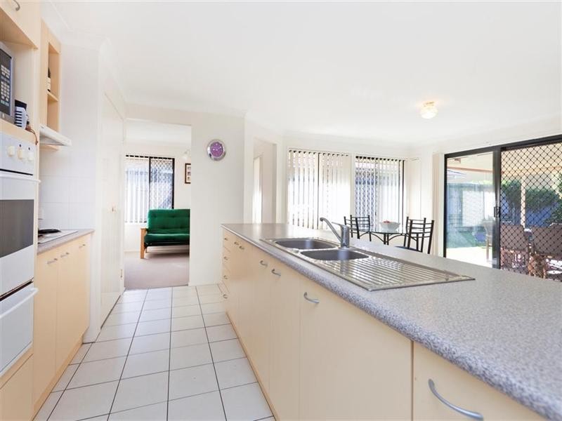 17 Remo Place, Birkdale QLD 4159
