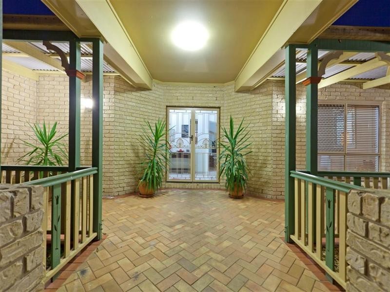 18 Elton Crescent, Capalaba QLD 4157