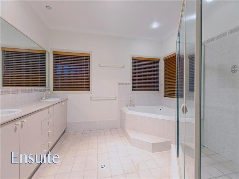 18 Elton Crescent, Capalaba QLD 4157