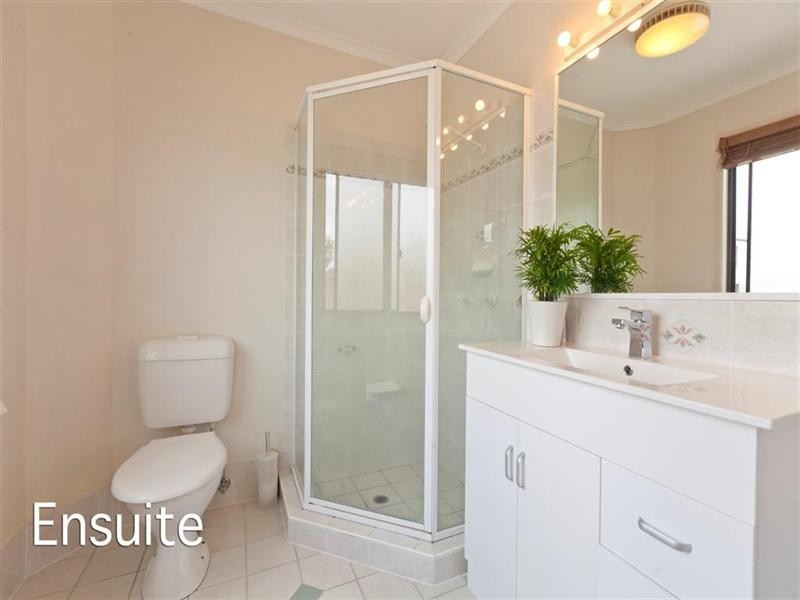 1 Oak Street, Ormiston QLD 4160