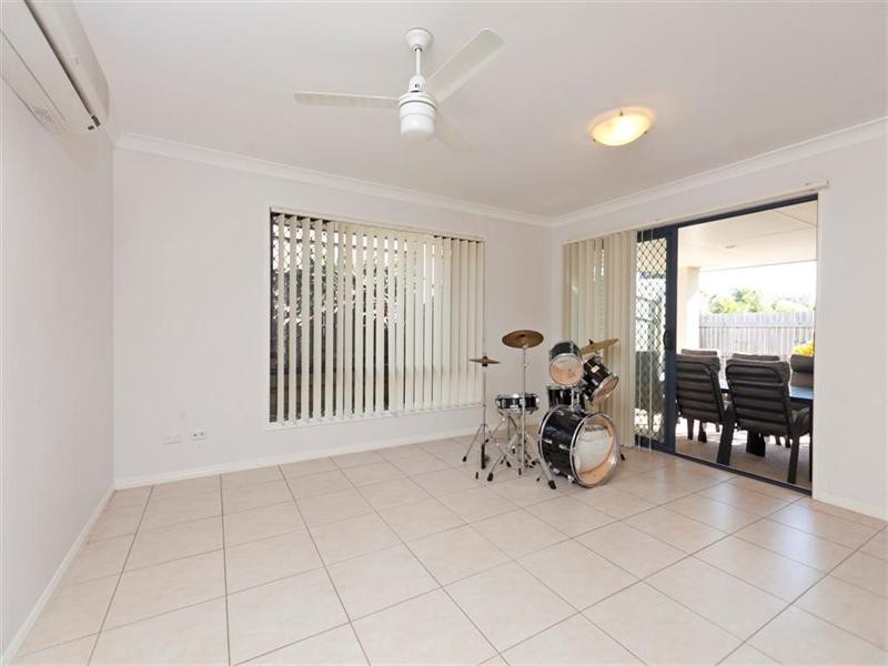 1 Tallis Street, Wakerley QLD 4154