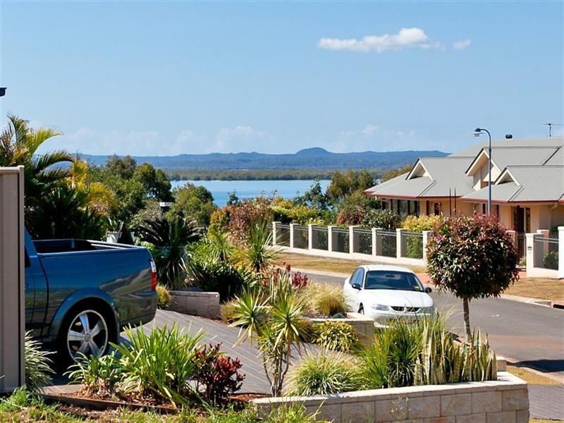 10 Haslingden Drive, Redland Bay QLD 4165