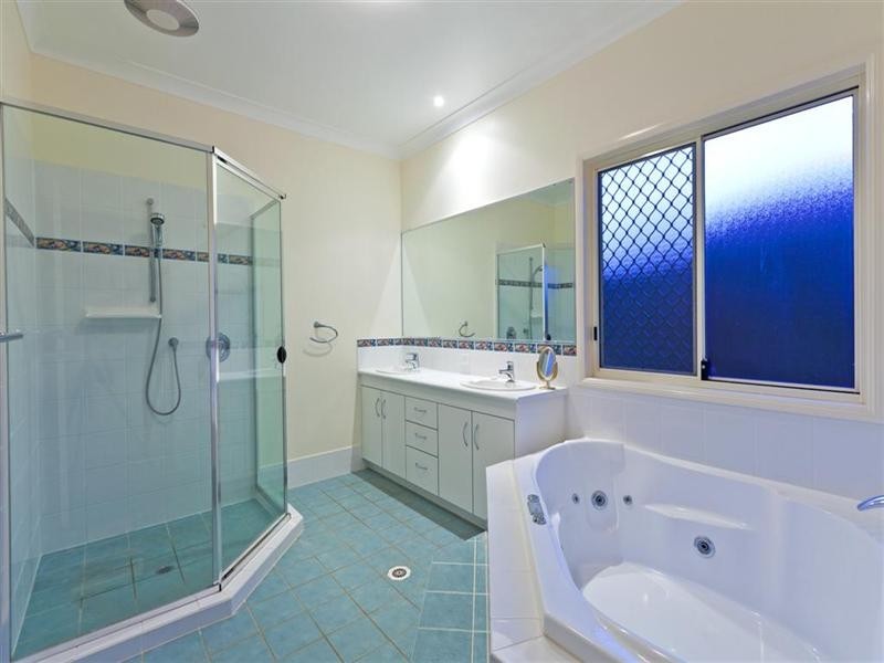 3 Pitman Place, Redland Bay QLD 4165