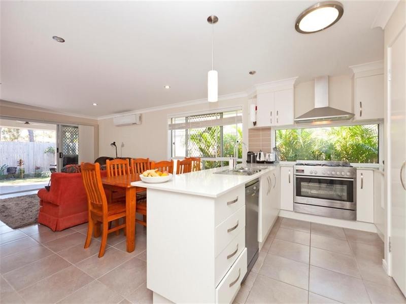 49 Worchester Crescent, Wakerley QLD 4154