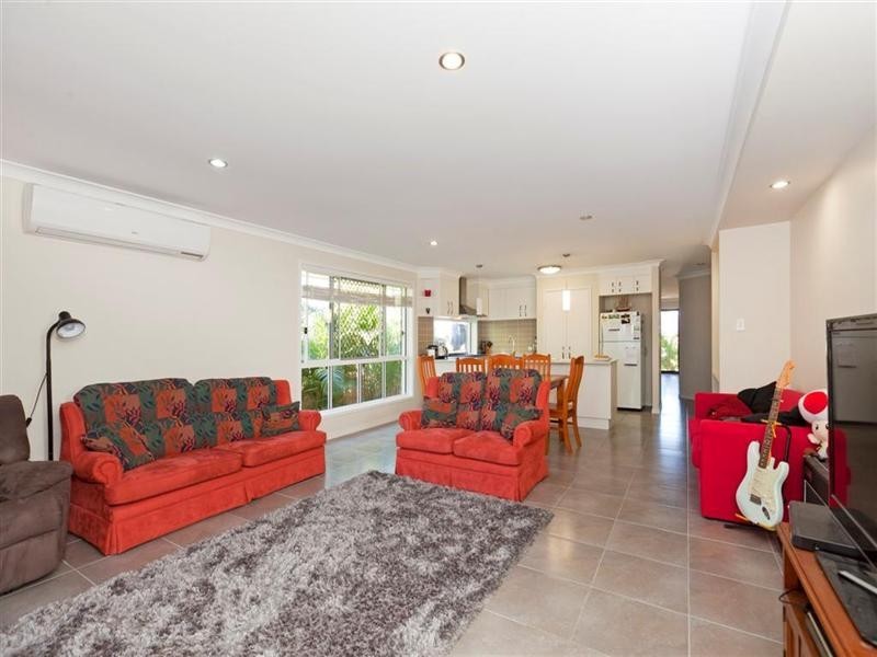 49 Worchester Crescent, Wakerley QLD 4154