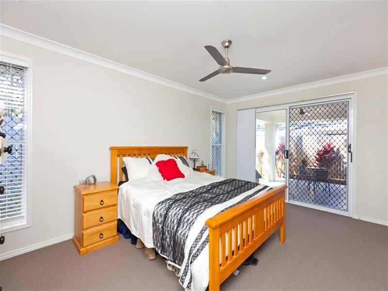 49 Worchester Crescent, Wakerley QLD 4154