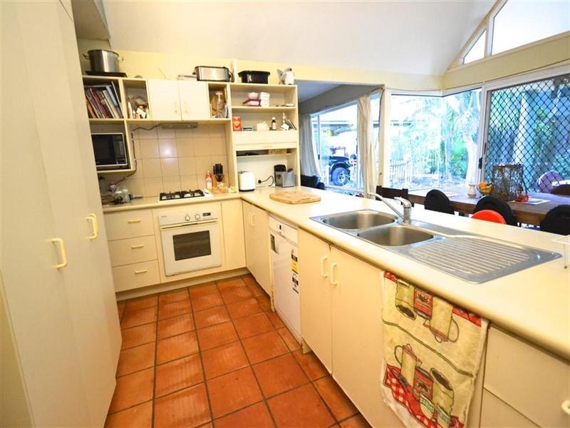 9 Fernbourne Road, Wellington Point QLD 4160