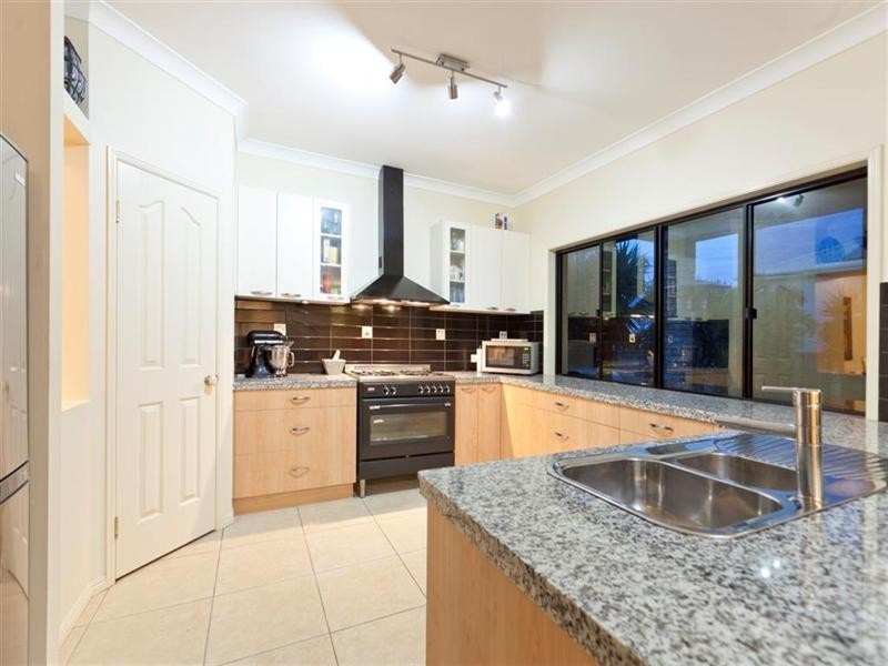 18 Seaspray Street, Thornlands QLD 4164