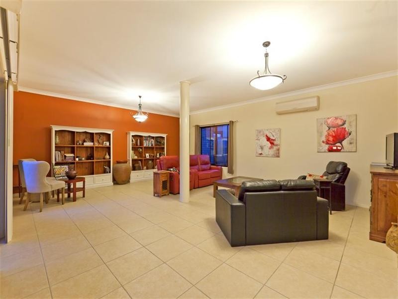 18 Seaspray Street, Thornlands QLD 4164