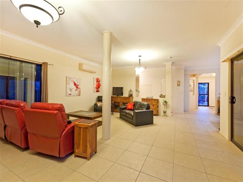 18 Seaspray Street, Thornlands QLD 4164