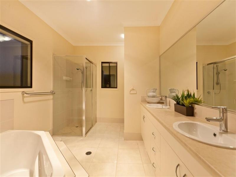 18 Seaspray Street, Thornlands QLD 4164