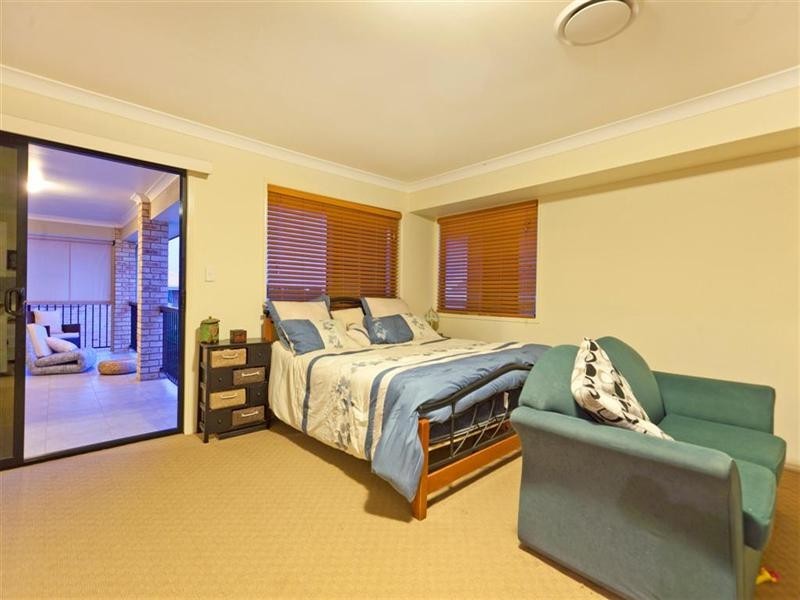 18 Seaspray Street, Thornlands QLD 4164