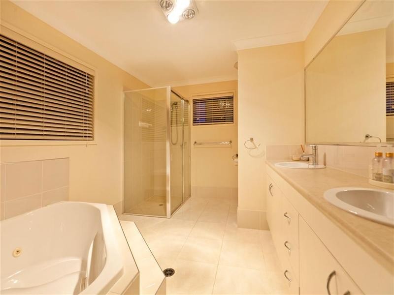 18 Seaspray Street, Thornlands QLD 4164