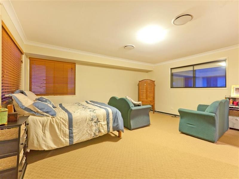 18 Seaspray Street, Thornlands QLD 4164