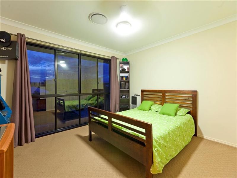 18 Seaspray Street, Thornlands QLD 4164