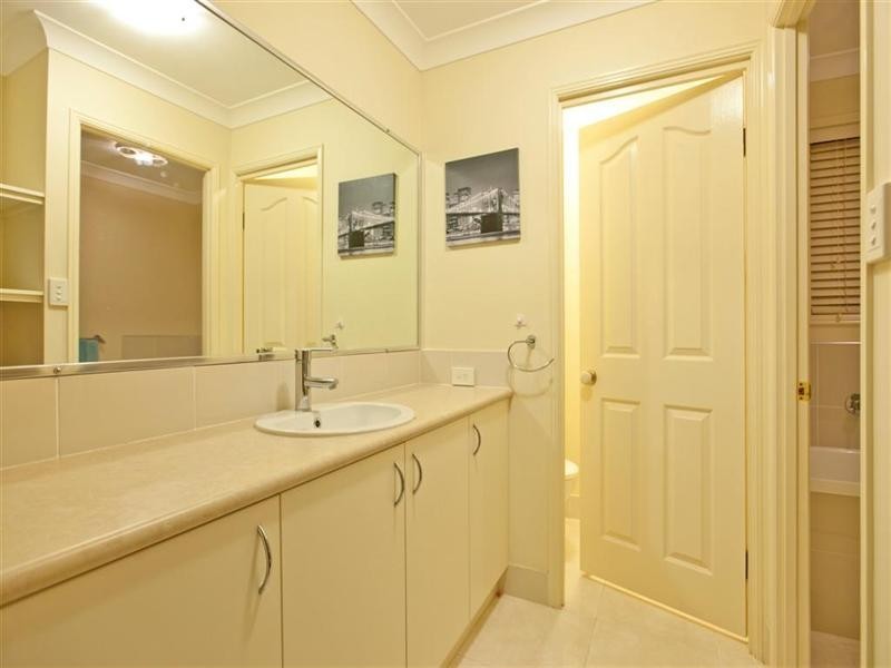 18 Seaspray Street, Thornlands QLD 4164