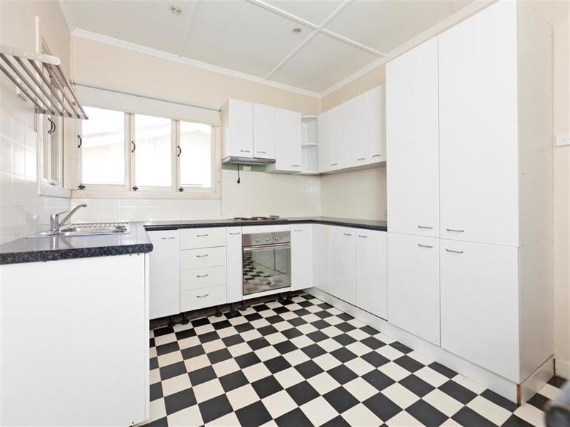 15 Monaco Street, Holland Park West QLD 4121