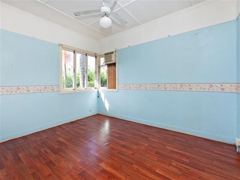 15 Monaco Street, Holland Park West QLD 4121