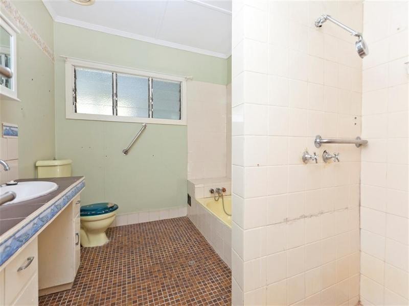 15 Monaco Street, Holland Park West QLD 4121