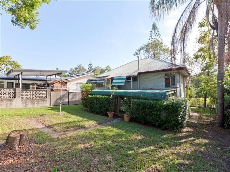 15 Monaco Street, Holland Park West QLD 4121