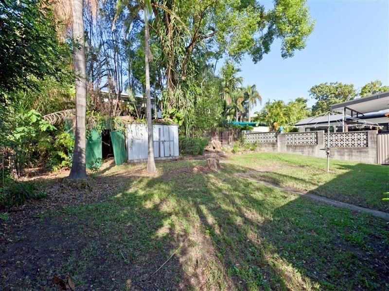 15 Monaco Street, Holland Park West QLD 4121