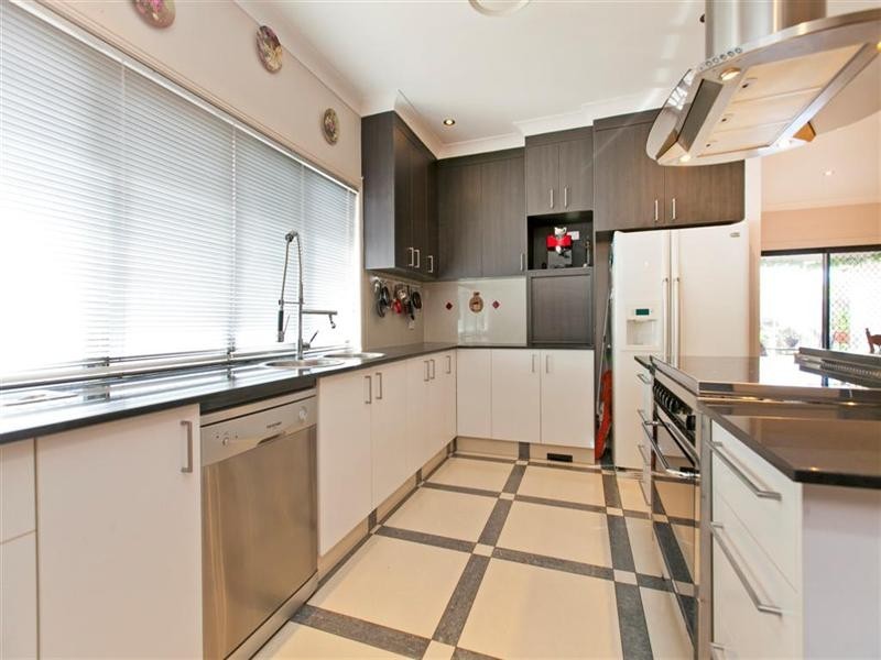 25 Caswell Crescent, Redland Bay QLD 4165