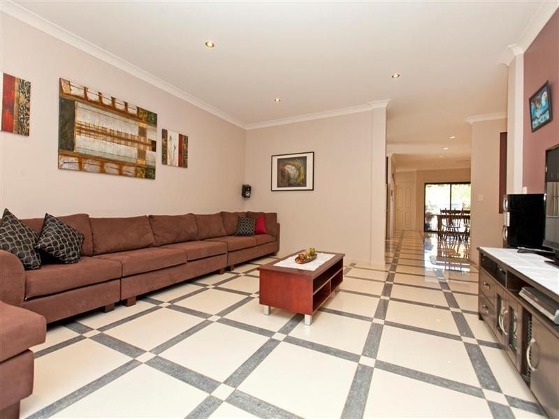 25 Caswell Crescent, Redland Bay QLD 4165