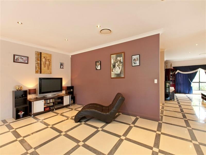 25 Caswell Crescent, Redland Bay QLD 4165