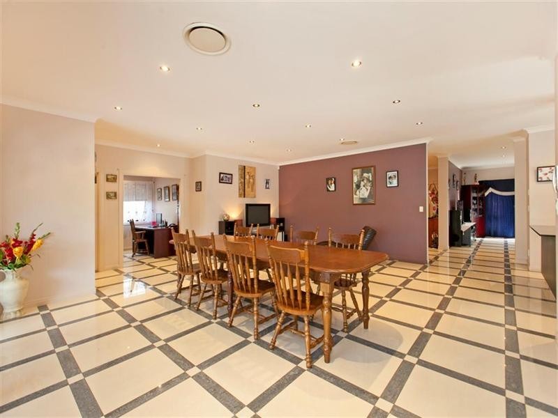 25 Caswell Crescent, Redland Bay QLD 4165