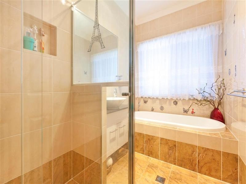 25 Caswell Crescent, Redland Bay QLD 4165
