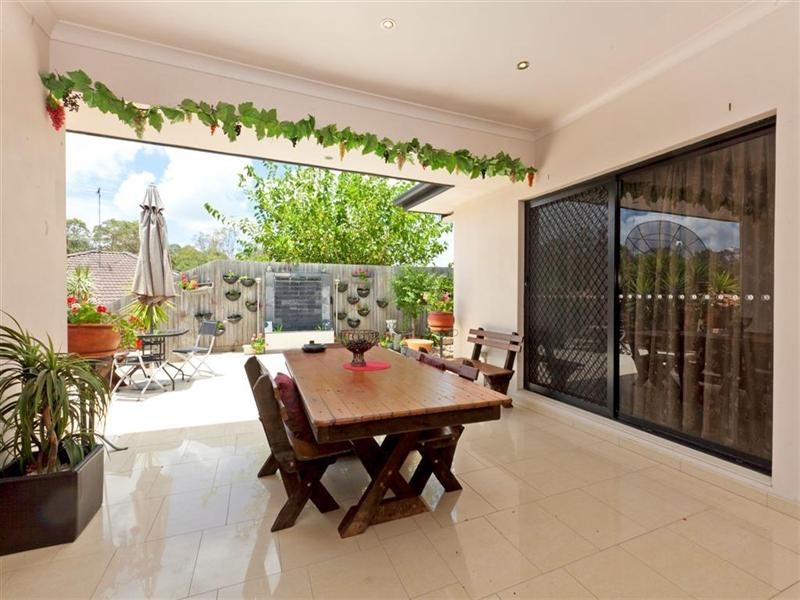 25 Caswell Crescent, Redland Bay QLD 4165